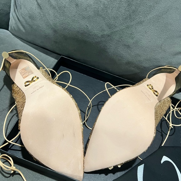 Gold Sequin lace up pump - Picture 4 of 8